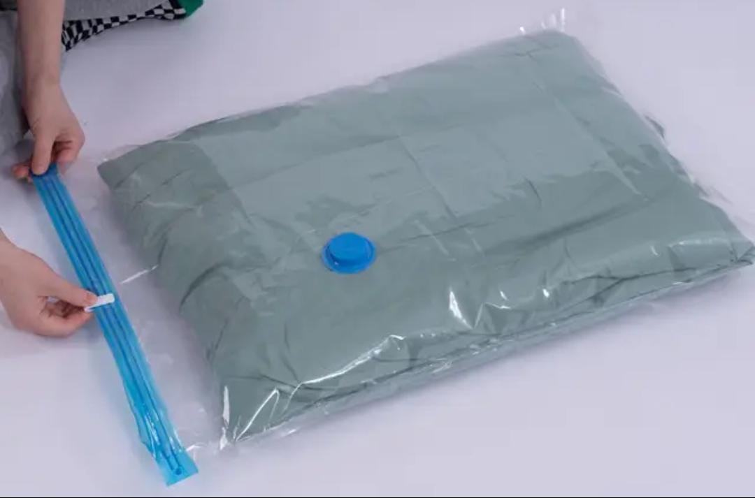 Vacuum Storage Bags (5 Pack) with Hand Pump β Space Saver Bags for Clothes, Bedding, Comforters, Pillows & Travel